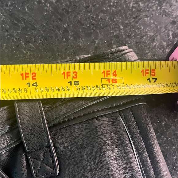 NWT Blank NYC Vegan Leather Tailored High Rise Short in Lonestar Black Size 31 - Picture 10 of 12